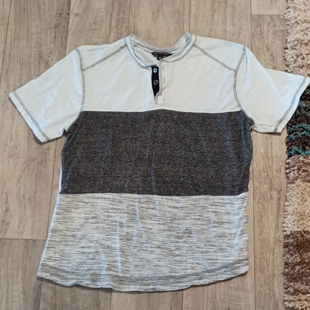 Mens shirt Pullover Shortsleeve Tshirt Sz Large DISTORTION off white gray
